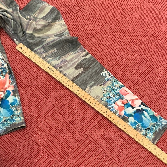 women’s small Leggings Floral / Camo Design capri Evolution and Creative Active - Picture 8 of 14